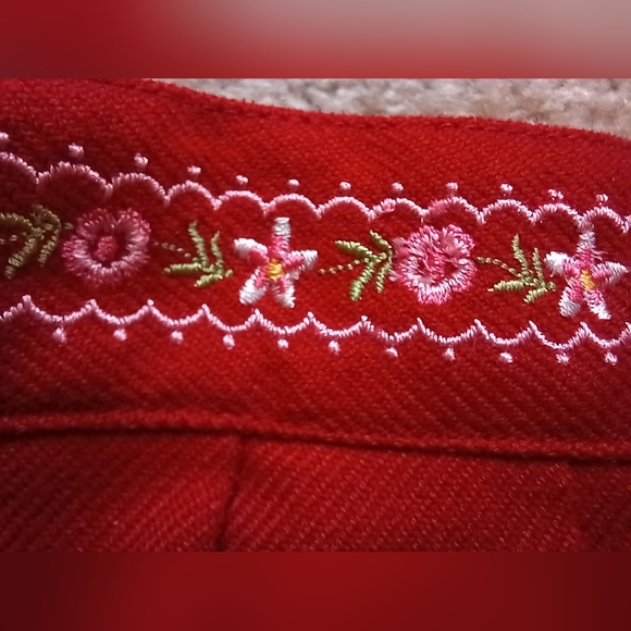 RARE❣️Red Mini Skirt Pleated with Embroidered Flower Detail🌹Girls' Size 5 - Picture 5 of 7